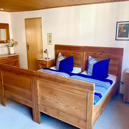 Peters Lejlighed Trebel